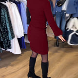 Robe avec cou de cou et manche fascinante