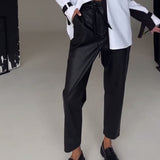 Pantalon svelte en cuir coupe svelte
