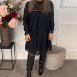 Robe Avec Détail de Découpe en Dentelle, Design à Manches Bouffantes Et Aura Élégante