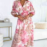Robe à imprimé floral avec col en V et manches trois-quarts