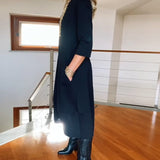 Robe élégante de couleur unie avec poche et col rond