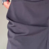 Robe élégante plissée à col rond de couleur unie