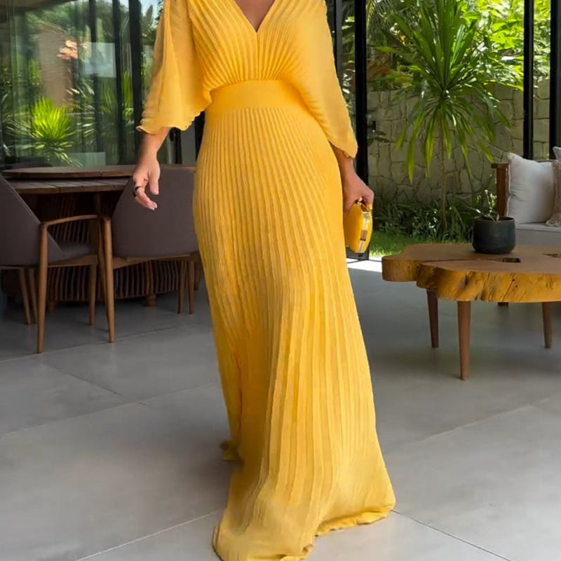 Robe à plis et taille cintrée