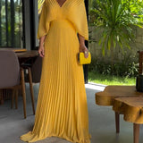 Robe à plis et taille cintrée