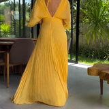 Robe à plis et taille cintrée