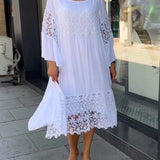 Robe en dentelle à col rond