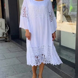 Robe en dentelle à col rond