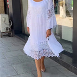 Robe en dentelle à col rond