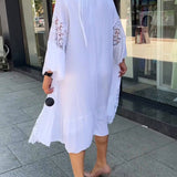 Robe en dentelle à col rond