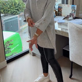 Pull Avec Caractéristiques Col V, Boutonné Et Asymétrique