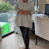 Pull Avec Caractéristiques Col V, Boutonné Et Asymétrique