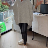 Pull Avec Caractéristiques Col V, Boutonné Et Asymétrique