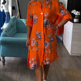 Robe avec boutons et col V imprimé