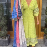 Robe longue à manches évasées en V profond