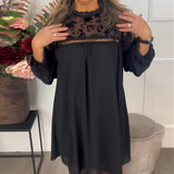 Robe Avec Détail de Découpe en Dentelle, Design à Manches Bouffantes Et Aura Élégante