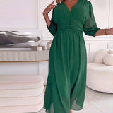 Robe à col en V de couleur unie à la taille