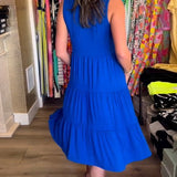 Robe à coupe plissée et sans manches