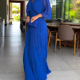Robe à plis et taille cintrée