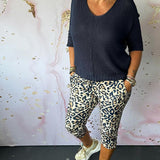 Pantalon court svelte imprimé léopard