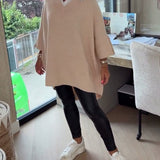 Pull Avec Caractéristiques Col V, Boutonné Et Asymétrique