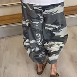 Pantalon décontracté à poches et imprimé camouflage