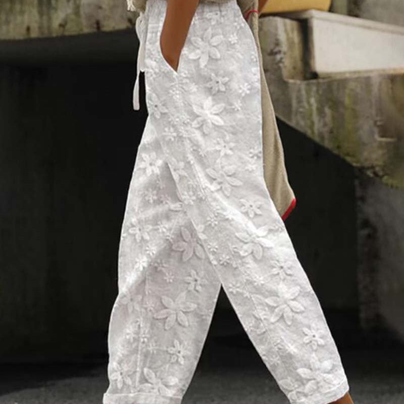 Pantalon décontracté de couleur unie à lacets brodés de fleurs
