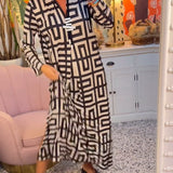 Robe à imprimé géométrique et col en V