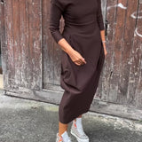 Robe élégante simple à manches longues avec poche de couleur unie