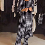 Costume élégant fendu à pois